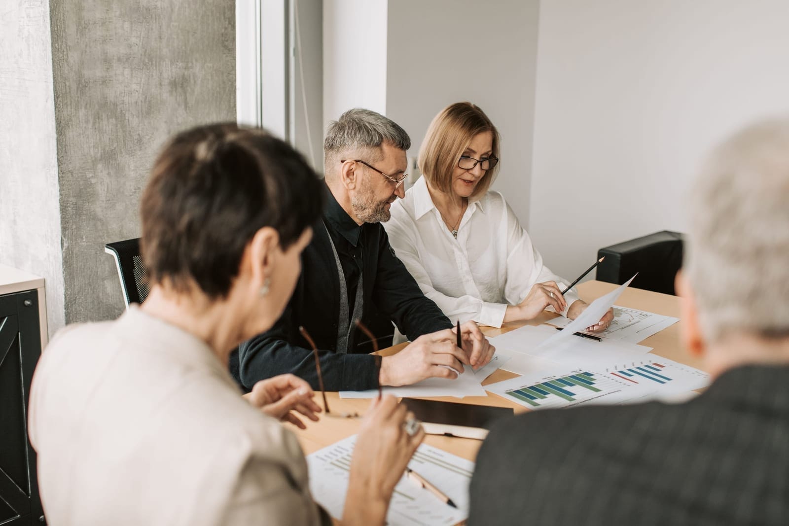 A business owner meeting their new accountant to begin the switch