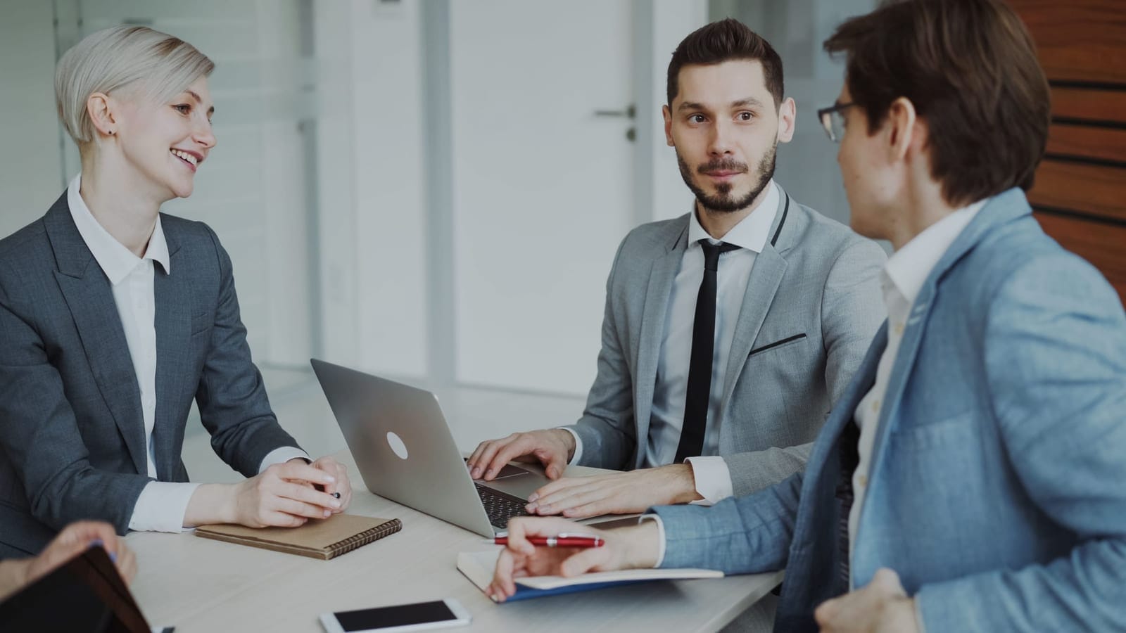 A business owner and their new accountant meeting to plan a switch